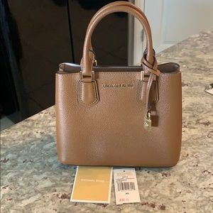 Michael Kors Adele lugg/ballet Messenger purse